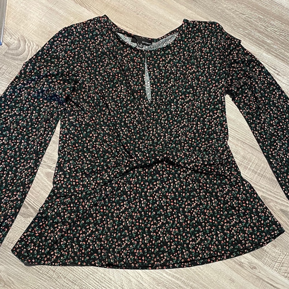 Women’s Long Sleeve Shirt